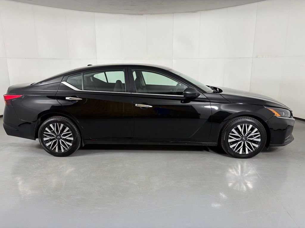 Used 2024 Black Nissan 2.5 SV image 9