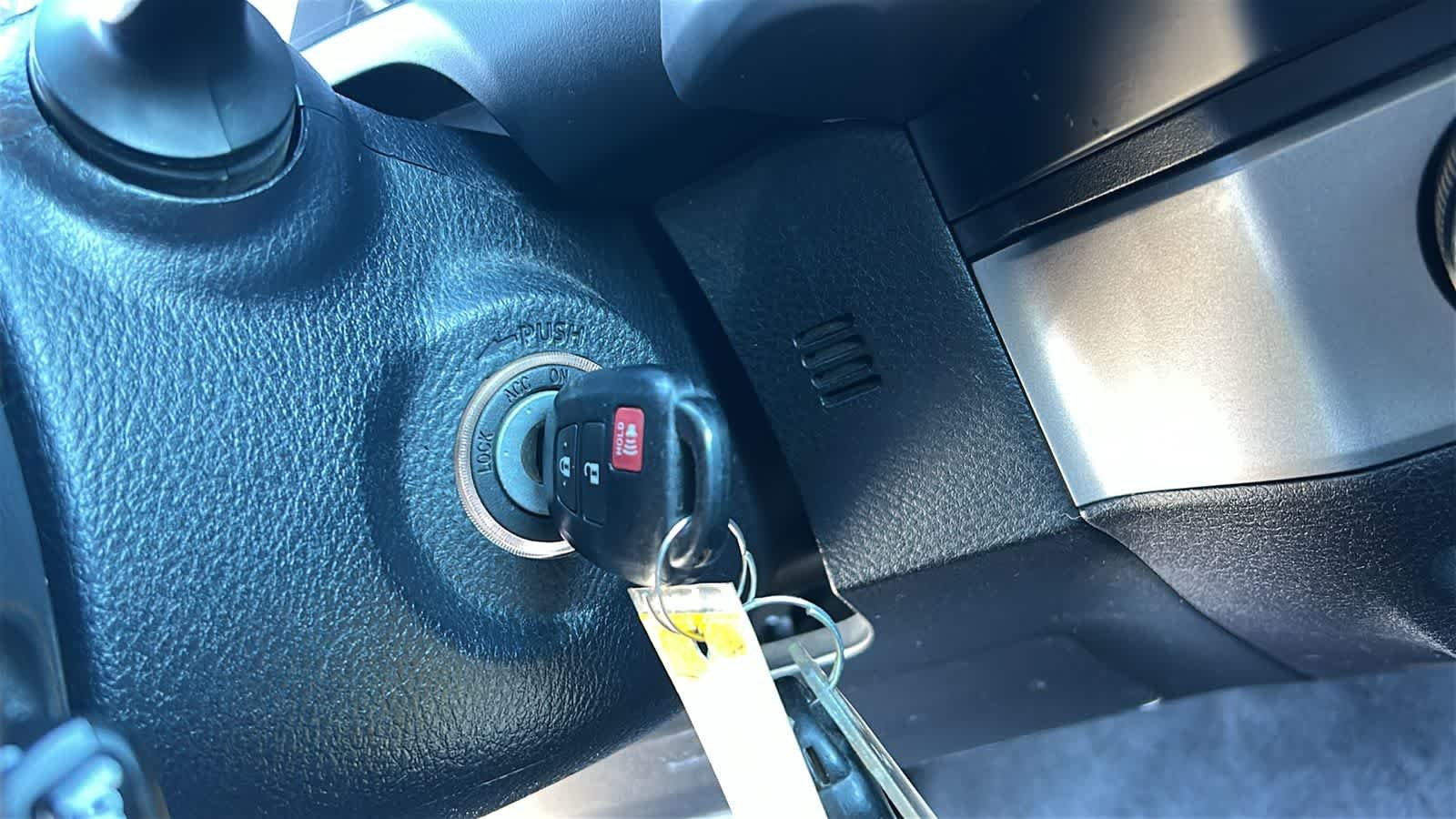 Used 2019 Midnight Black Metallic Toyota SR5 image 17