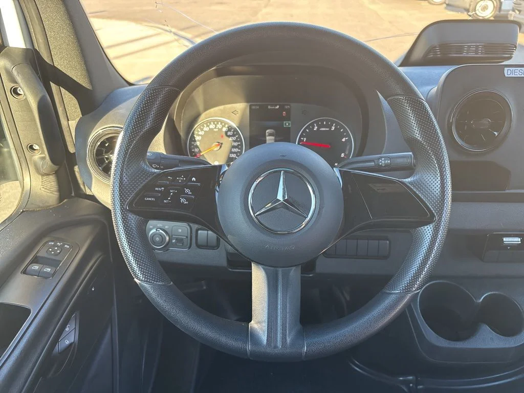 Used 2025 Arctic White Mercedes-Benz Cargo 170 WB image 31