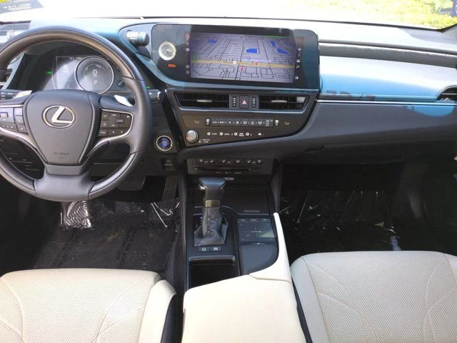 Certified Used 2022 EMINENT WHITE PEARL Lexus 300h Ultra Luxury image 14