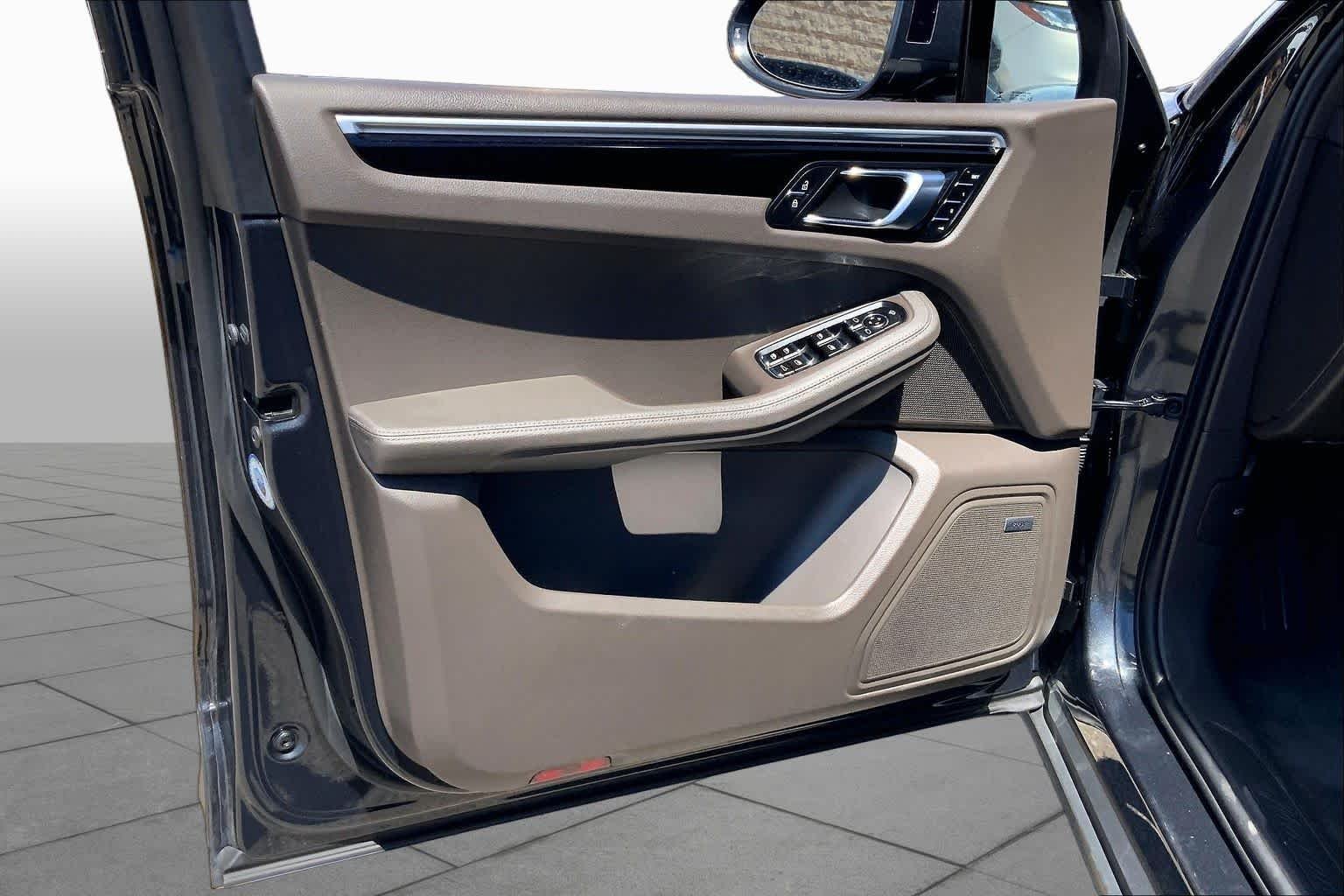 Used 2022 White Porsche  image 20