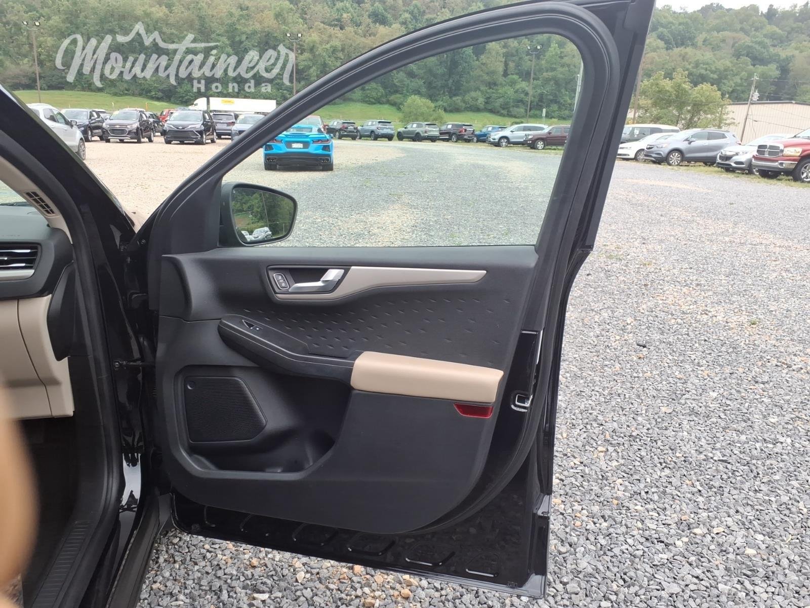 Used 2020 Agate Black Ford SEL image 17
