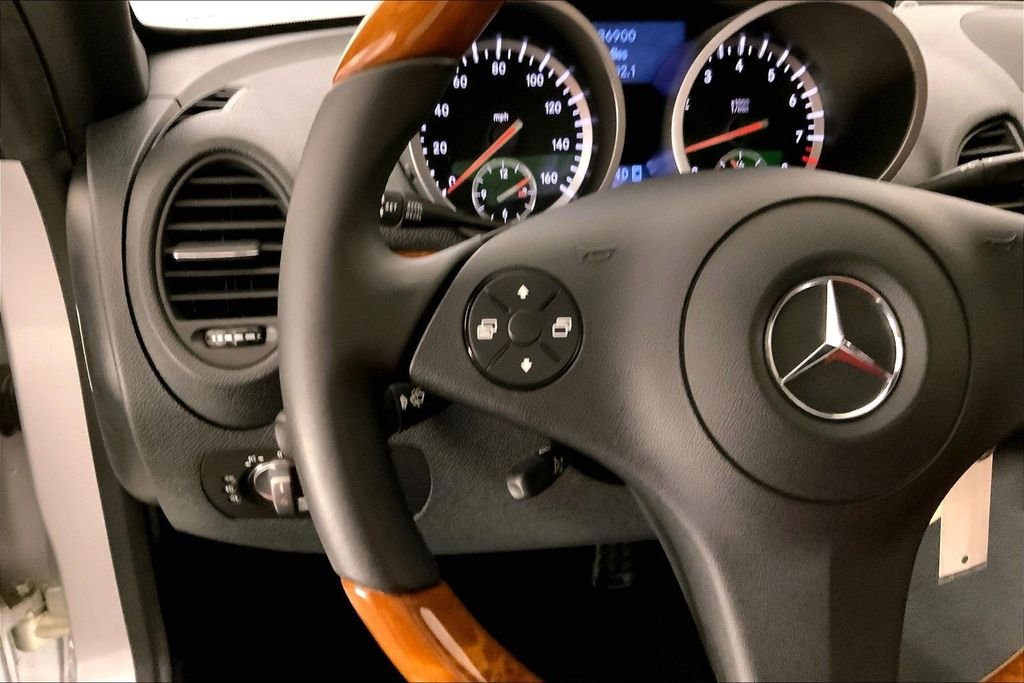 Used 2010  Mercedes-Benz SLK 350 image 15