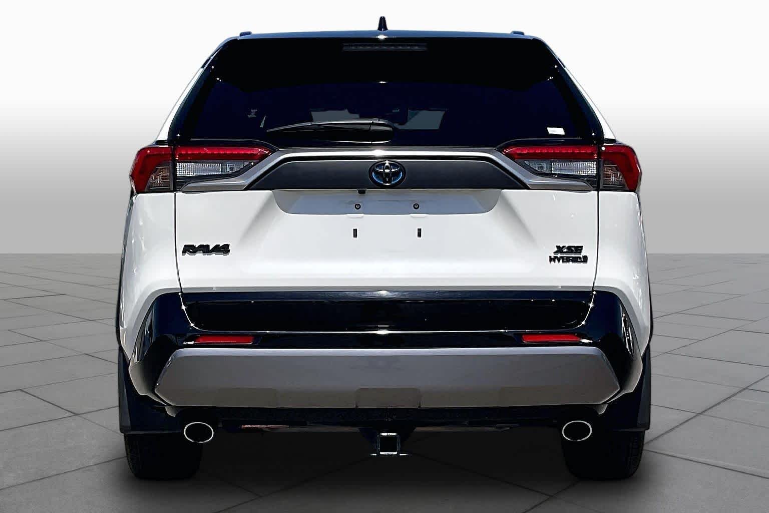 Used 2019 Blizzard Pearl w/Black Roof Toyota Hybrid XSE image 5