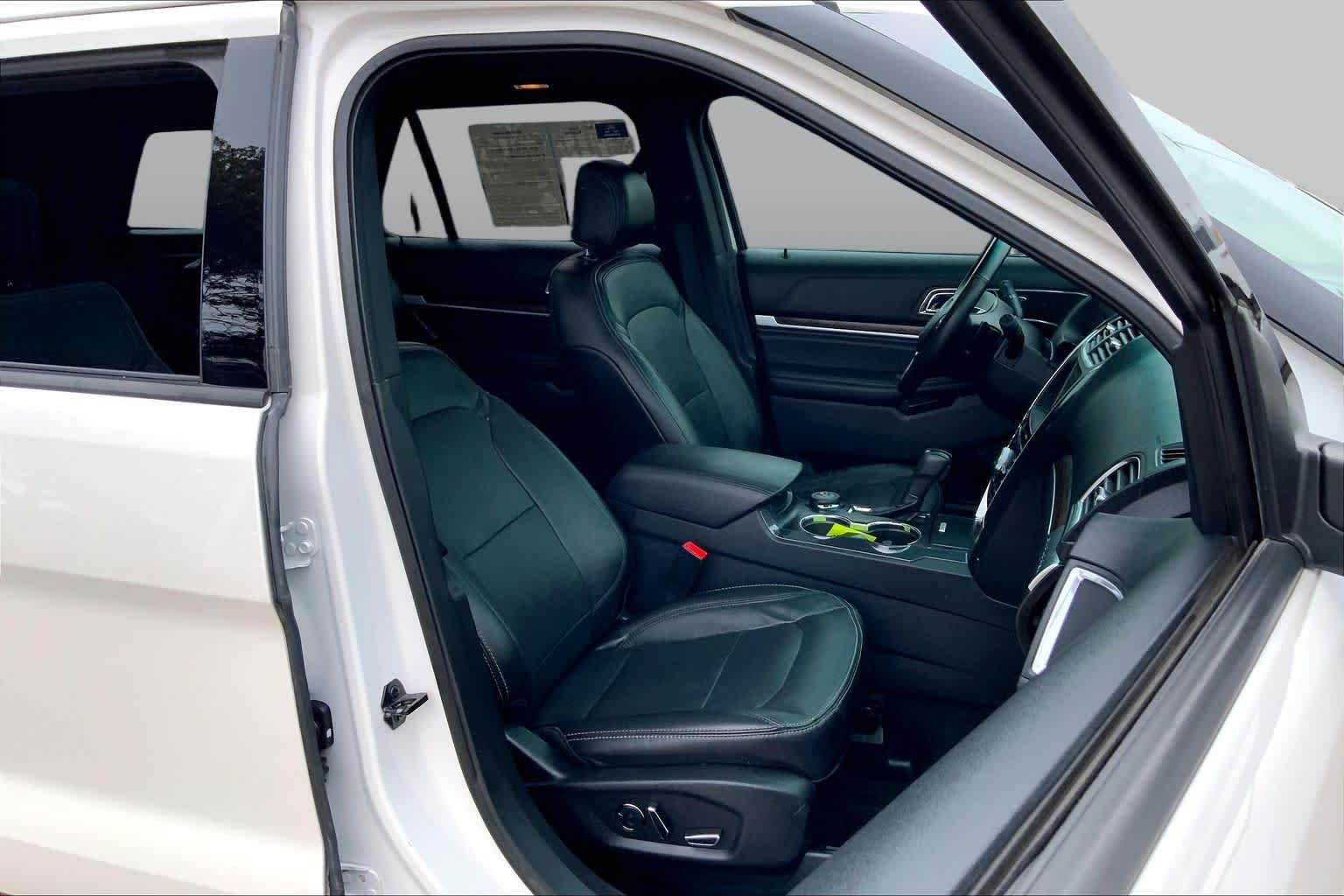 Used 2017 White Platinum Metallic Tri-Coat Ford Limited image 9