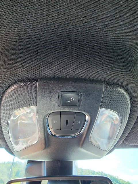 Used 2023 Silver Jeep Latitude image 21