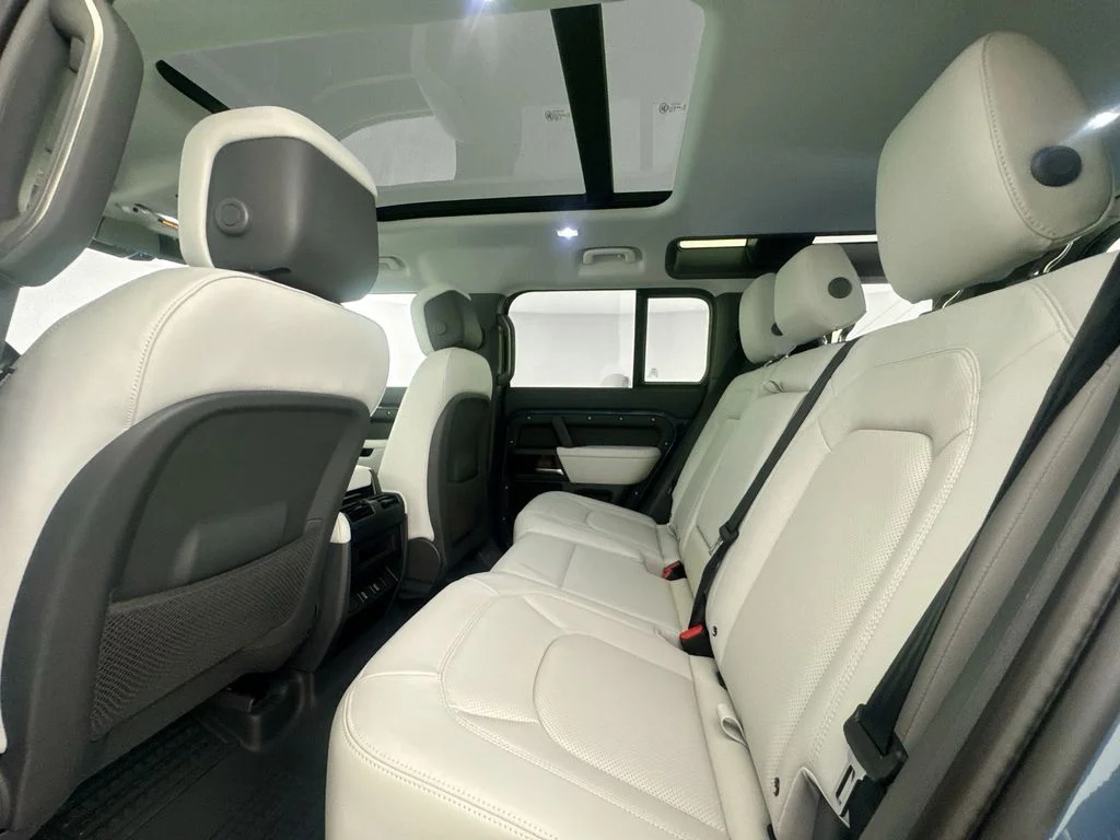New 2026 Tasman Blue Land Rover X-Dynamic SE image 24