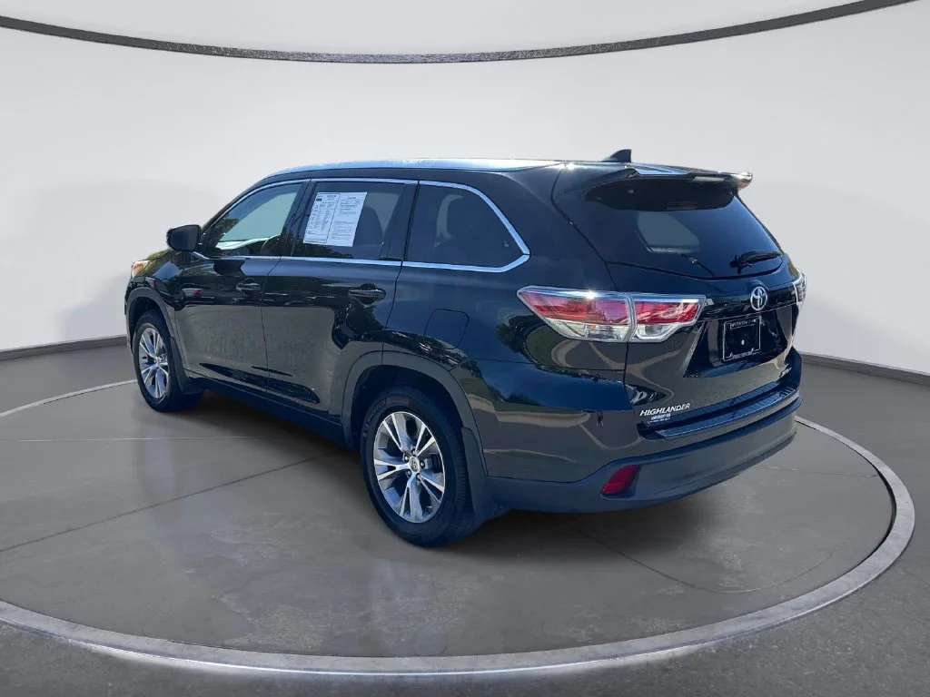 Used 2015 Black Toyota XLE V6 image 5