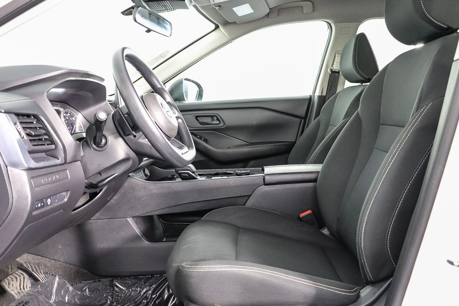 Used 2024 White Nissan S image 18