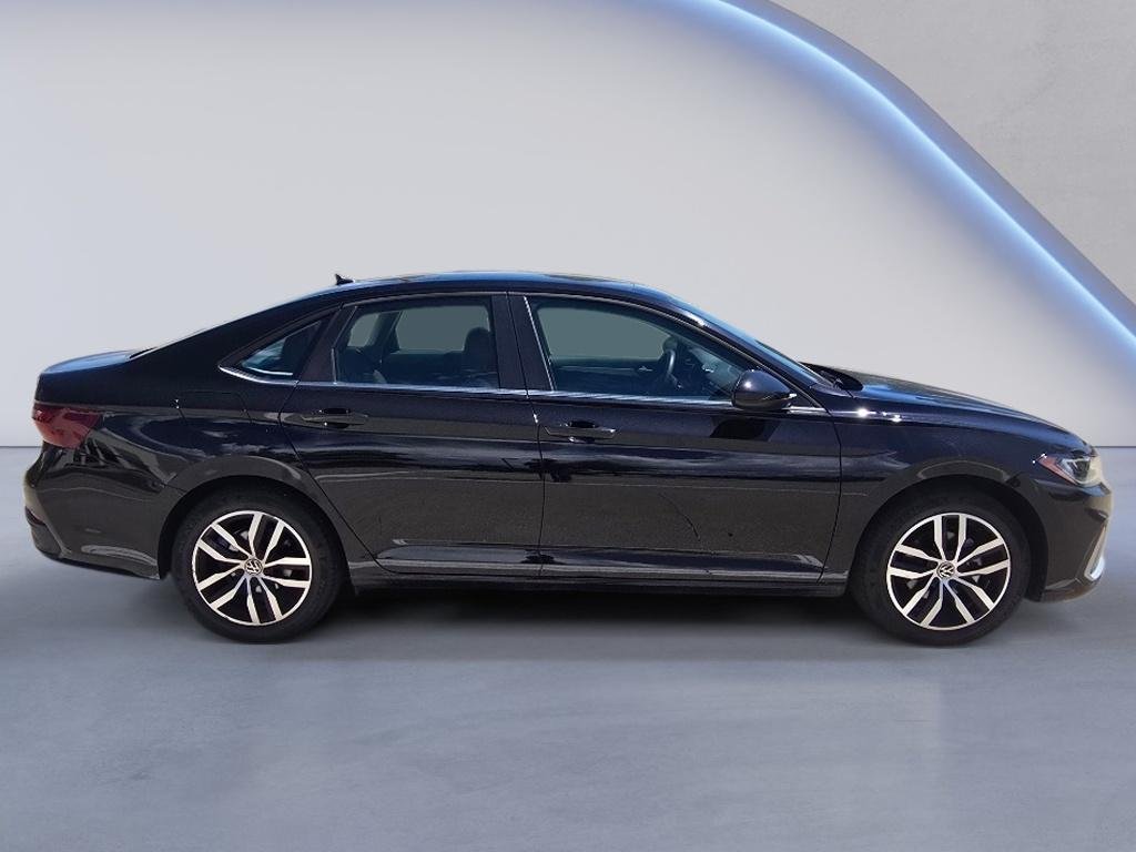 Used 2025 Deep Black Pearl Volkswagen SE image 6