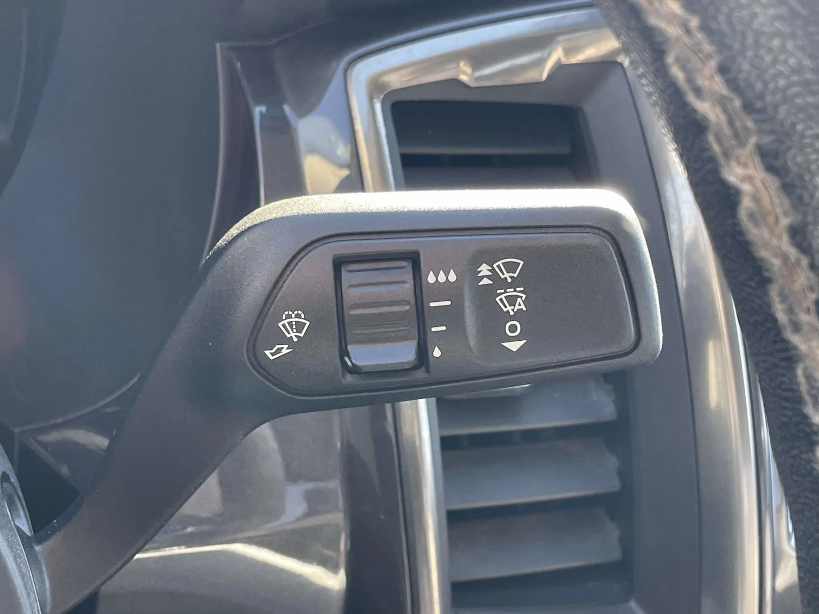 Used 2020 Rapid Red Metallic Tinted Clearcoat Ford LARIAT image 13