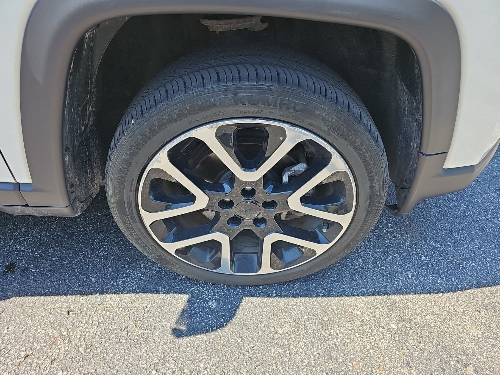 Used 2018 White Clearcoat Jeep Limited image 8