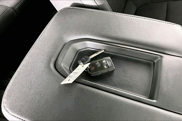 Used 2023 White Chevrolet Custom image 31