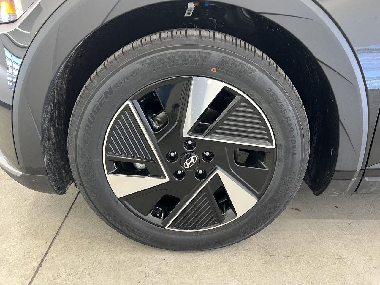 New 2026 Abyss Black Hyundai SE image 7