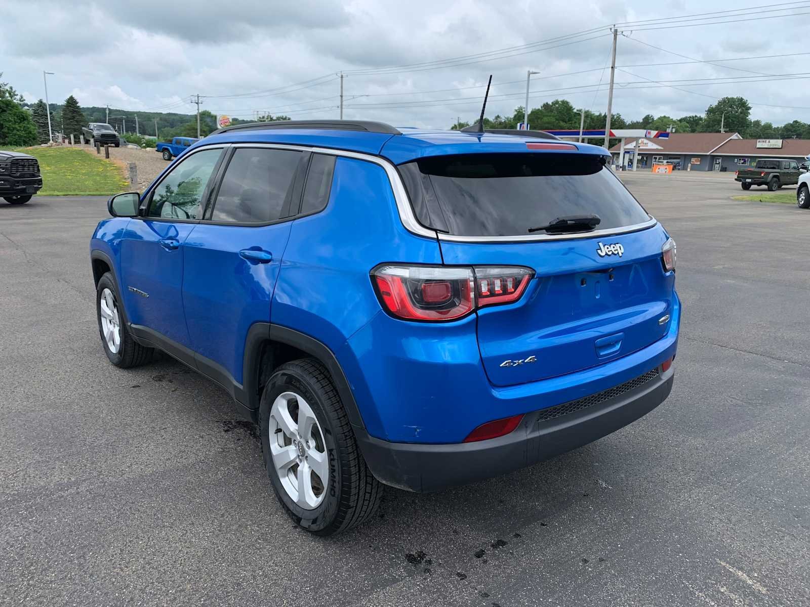 Used 2020 Laser Blue Pearlcoat Jeep Latitude image 6