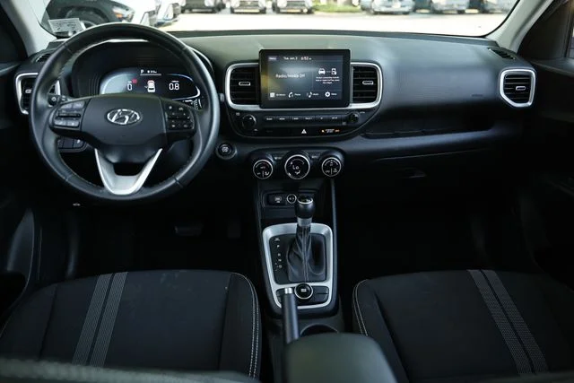 Used 2025 Shimmering Silver Hyundai SEL image 27
