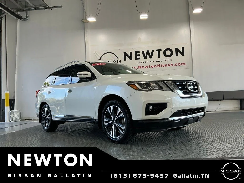 Used 2019 Pearl White Nissan Platinum image 31