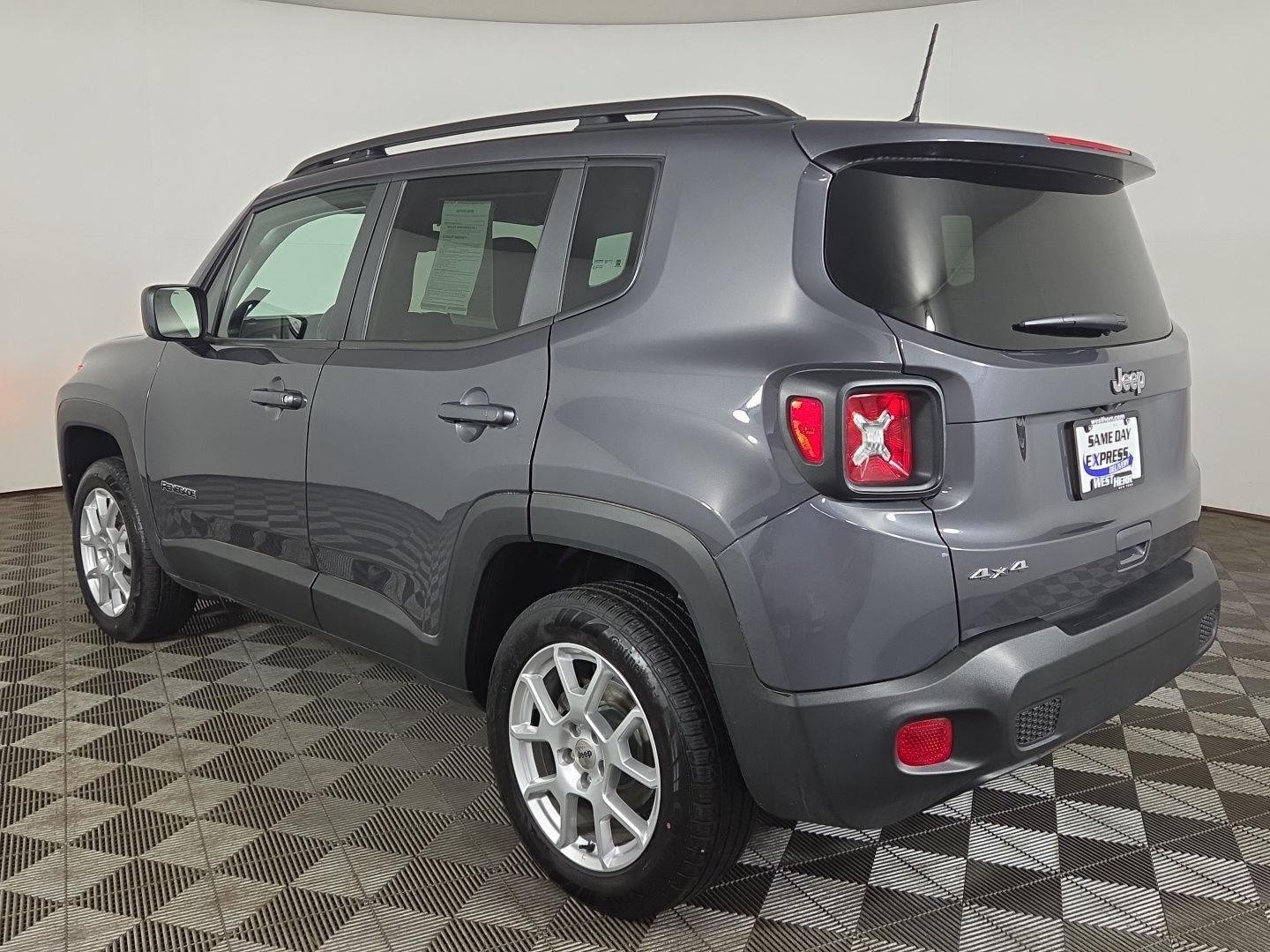 Used 2023 Graphite Gray Jeep Latitude image 4