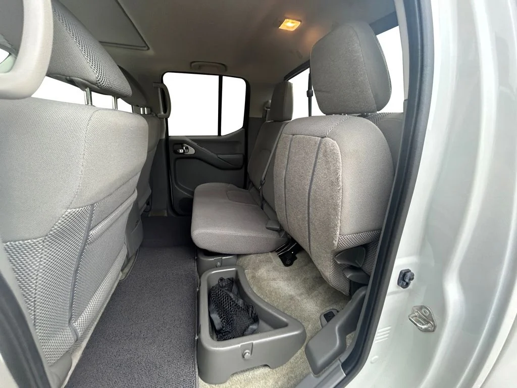 Used 2017 Glacier White Nissan  image 14