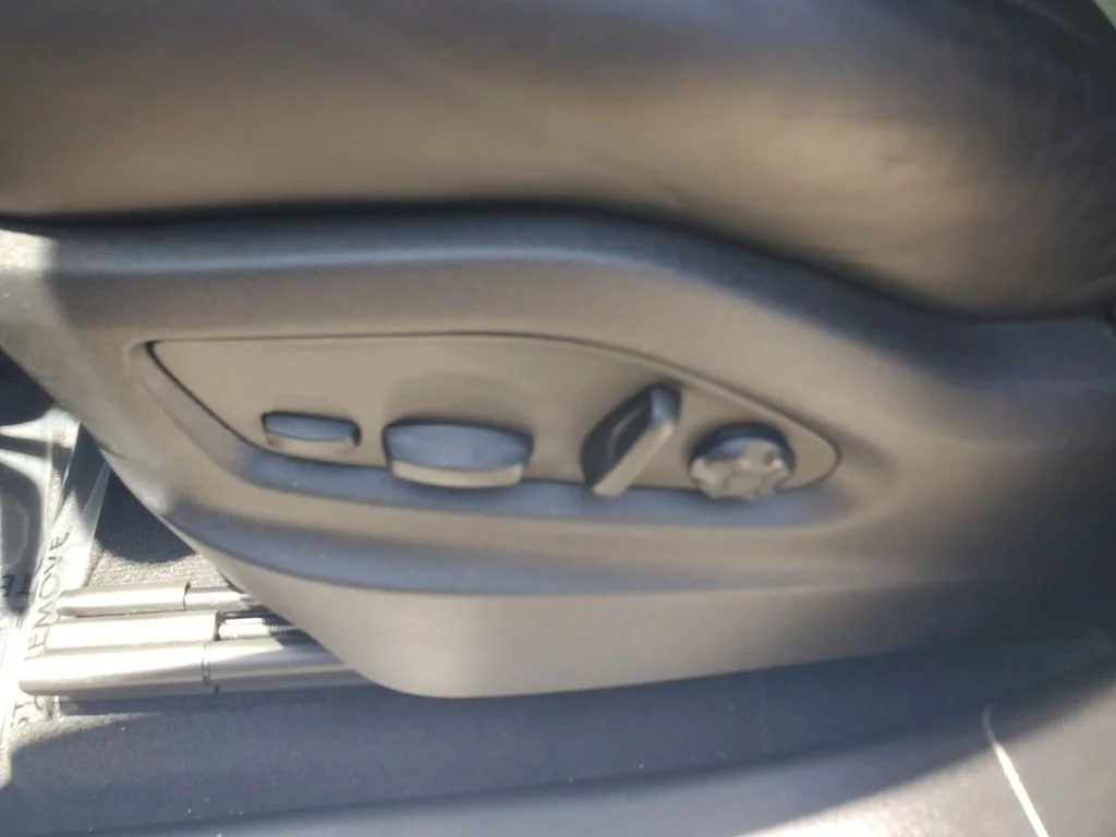 Used 2023 White Porsche Base image 19