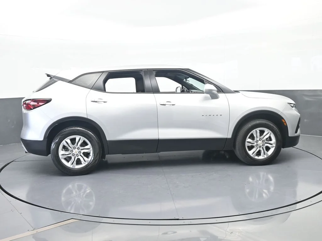 Used 2019 Silver Ice Metallic Chevrolet L image 7