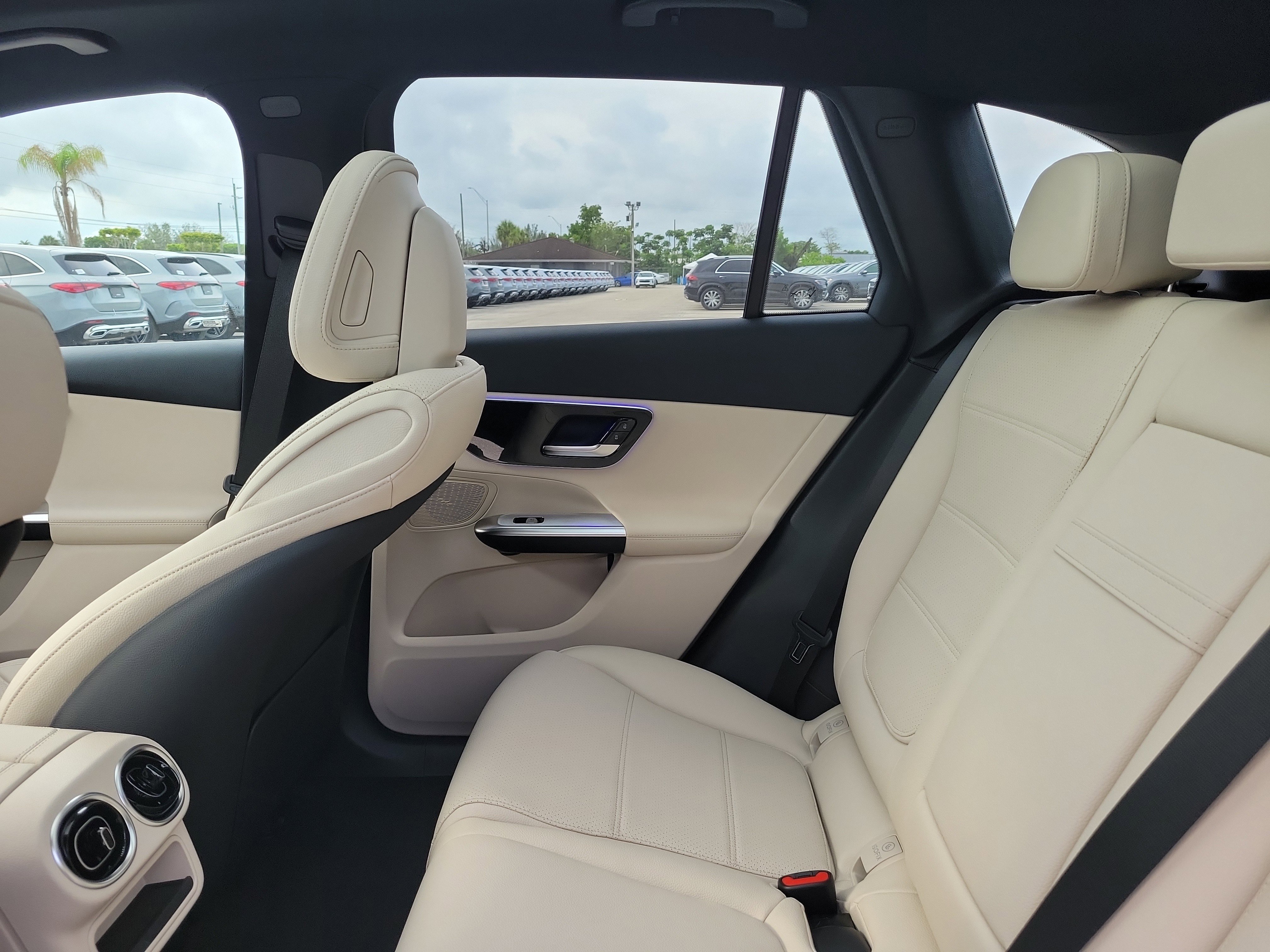 New 2026 Cirrus Silver Metallic Mercedes-Benz GLC 300 image 11