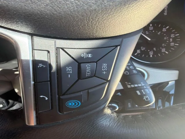 Used 2019 Silver Nissan SL image 29
