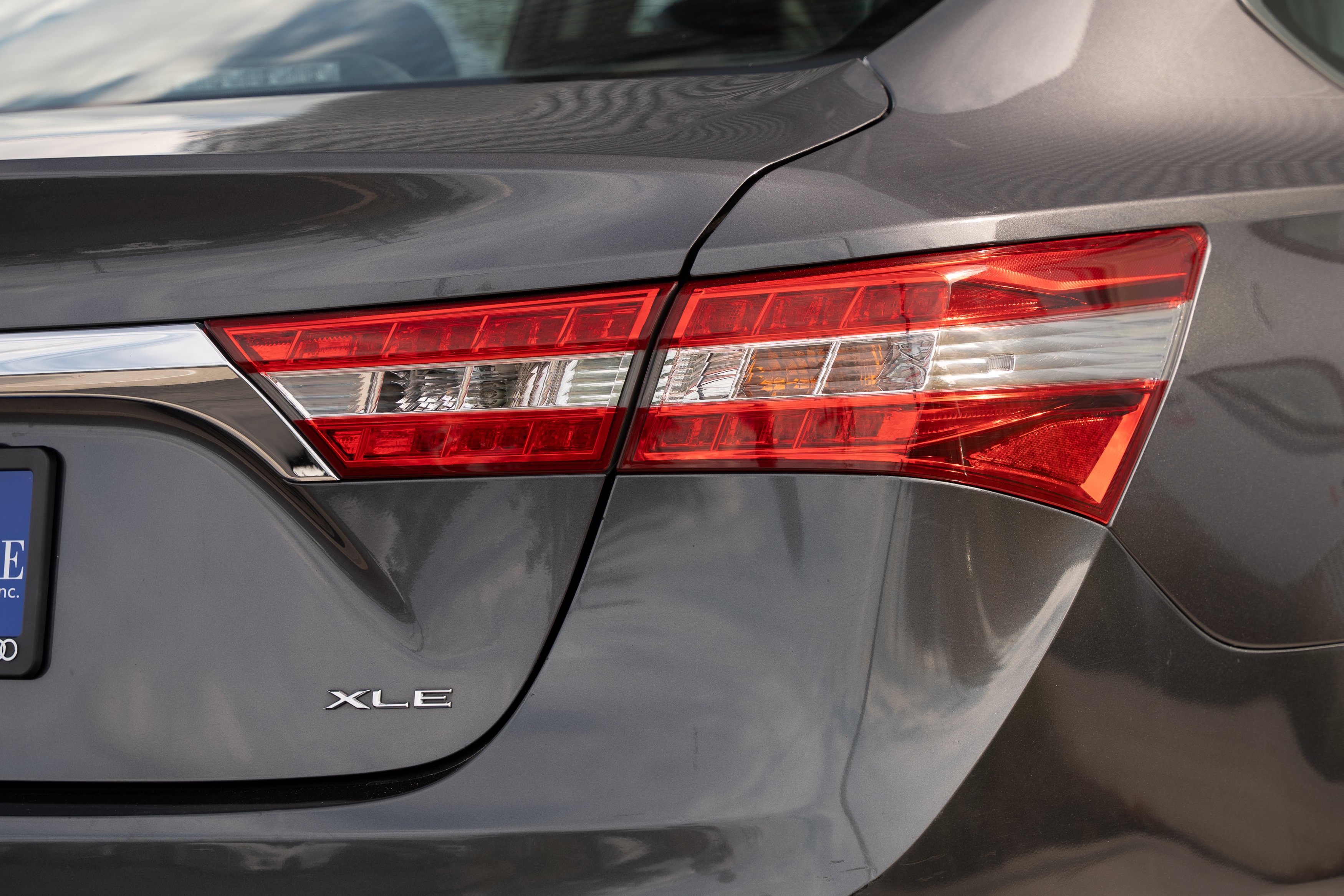 Used 2015 Magnetic Gray Metallic Toyota XLE Touring image 27