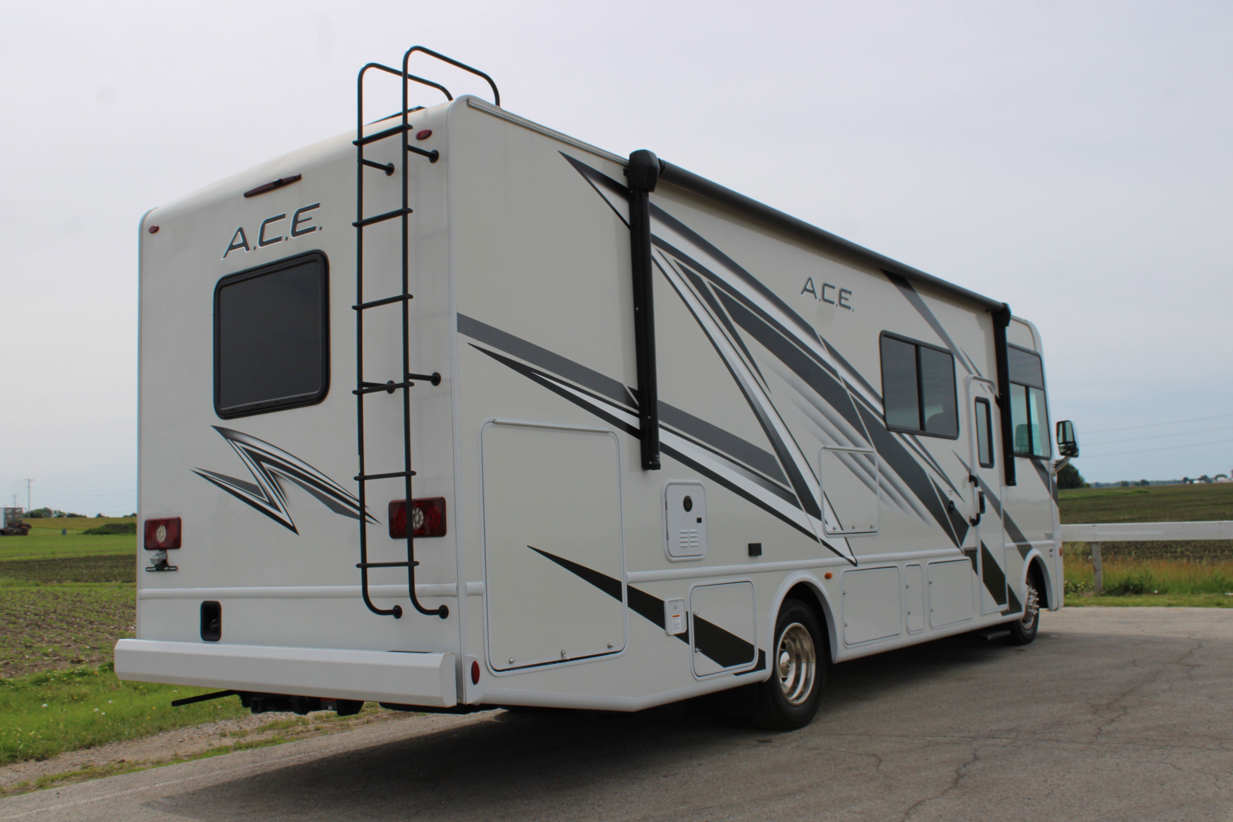 Used 2023 White Ford  image 4
