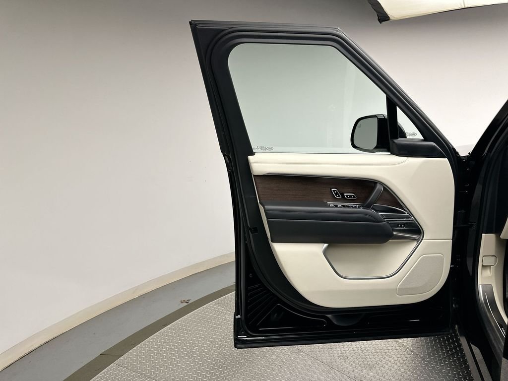 Used 2023 Santorini Black Metallic Land Rover SE image 21