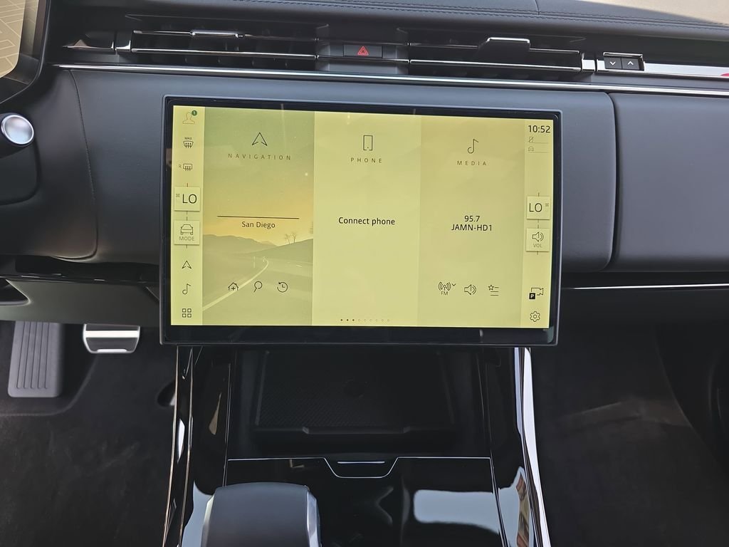 New 2026 Santorini Black LAND ROVER Dynamic SE image 21