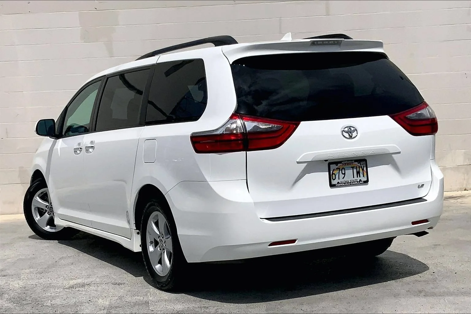 Used 2020 Whi/white Toyota LE Auto Access Seat image 4