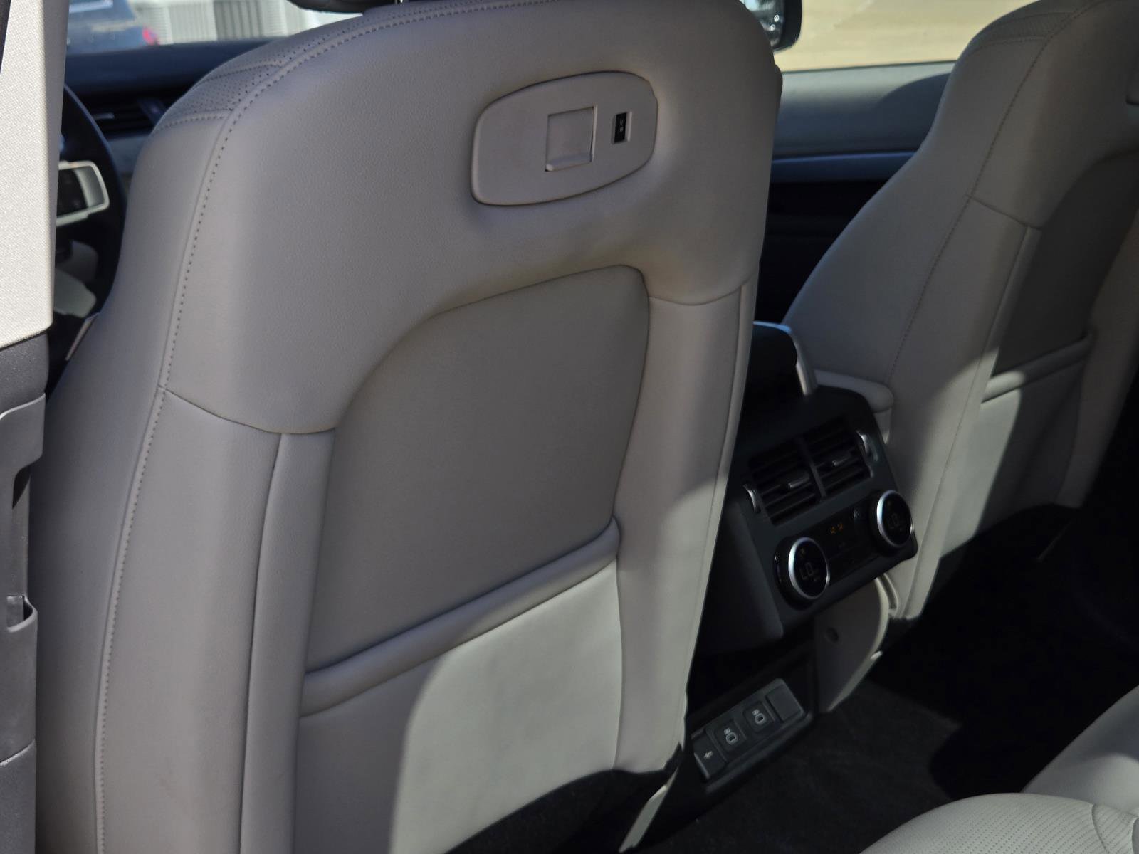 Used 2025 Fuji White Land Rover Dynamic SE image 32