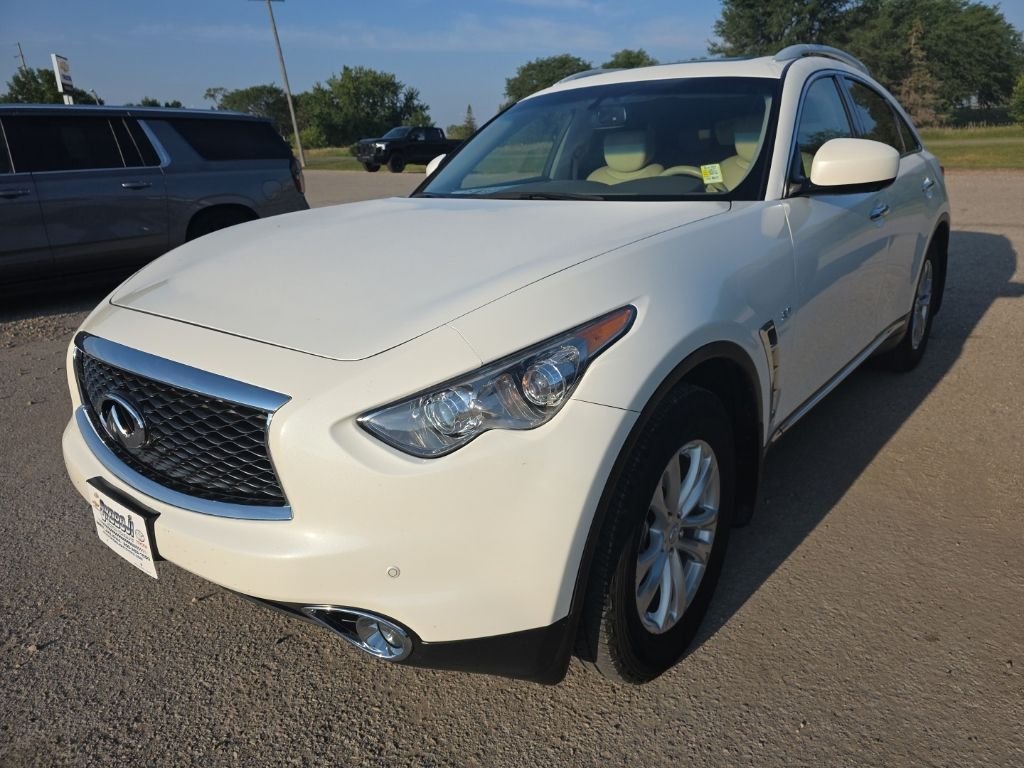 Used 2017 White INFINITI Base image 3