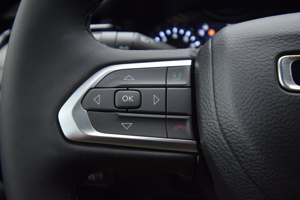 New 2026 Diamond Black Crystal Pearl-Coat Exterior Paint Jeep Limited image 22