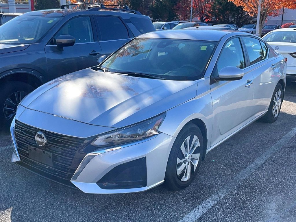 Used 2023 Silver Nissan 2.5 S image 3