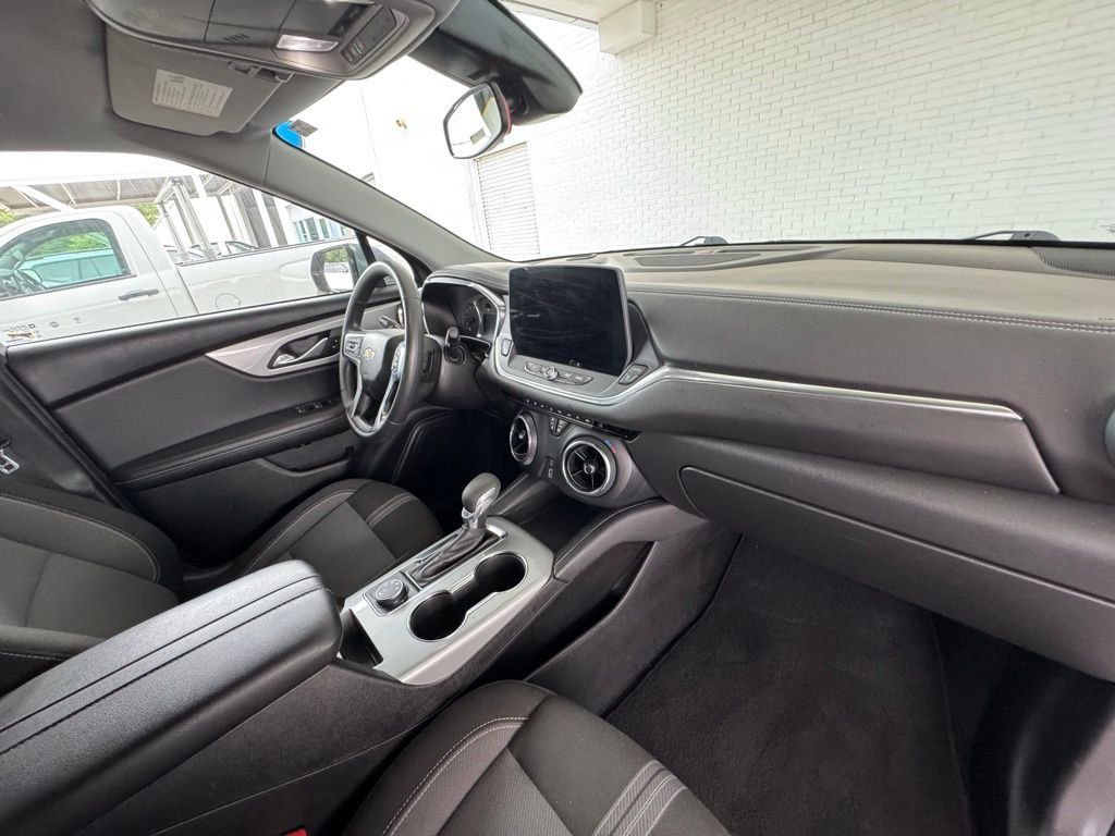 Used 2023 Gray Chevrolet LT image 17