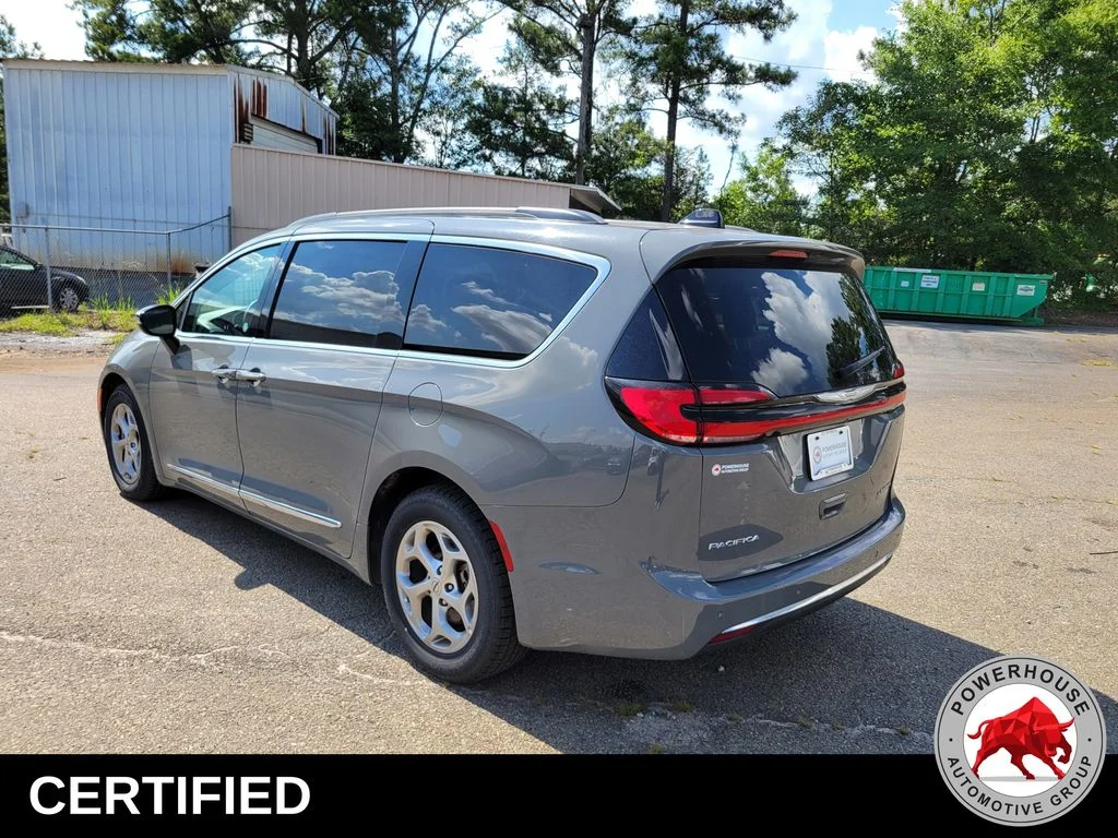 Used 2023 White Chrysler Limited image 3