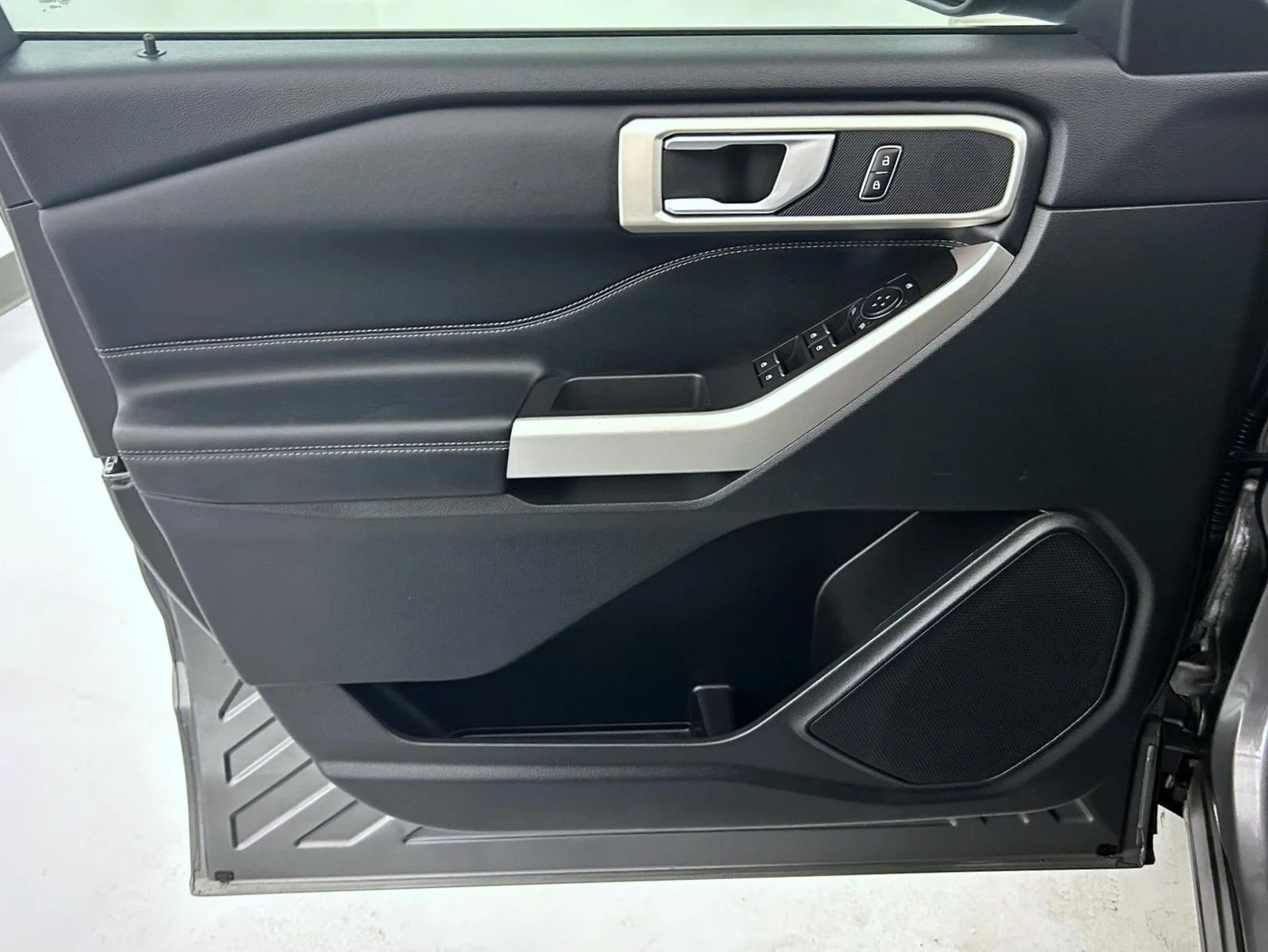 Used 2023 Gray Ford XLT image 9