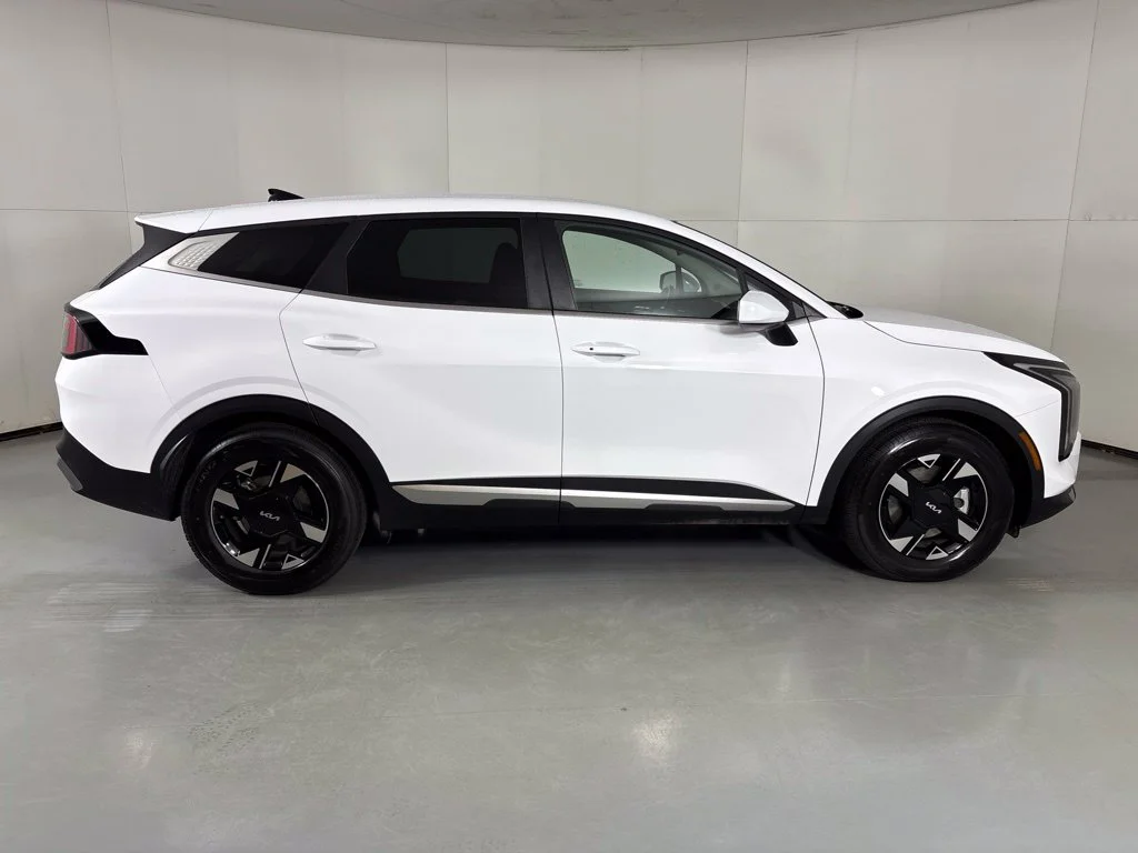 Used 2026 White Kia LX image 9