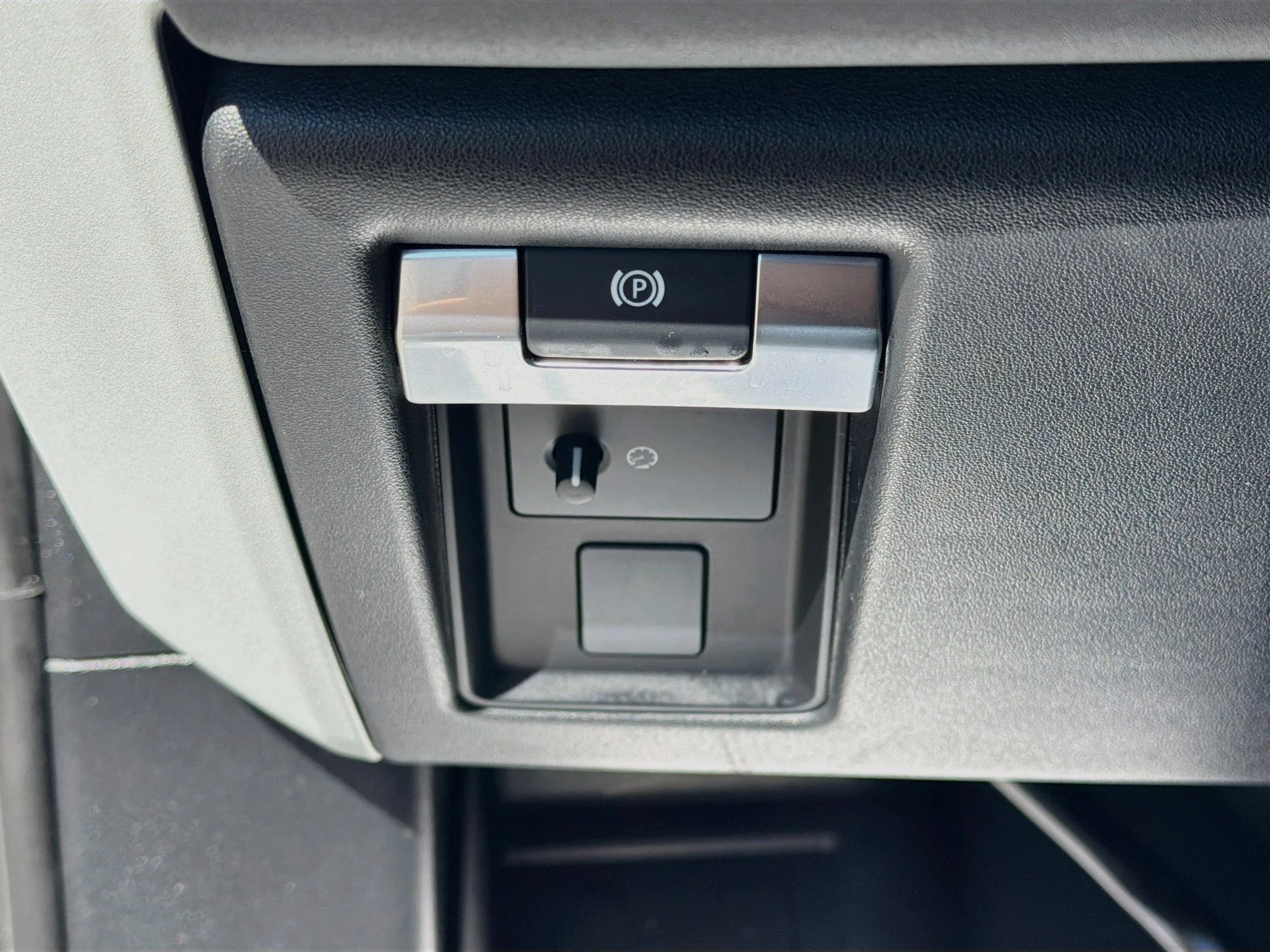 Certified Used 2024 Fuji White Land Rover S image 32