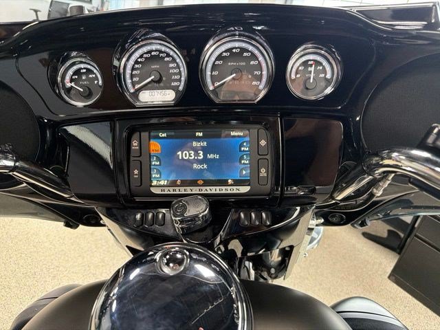 Used 2018 Gray Harley-Davidson ultra image 15