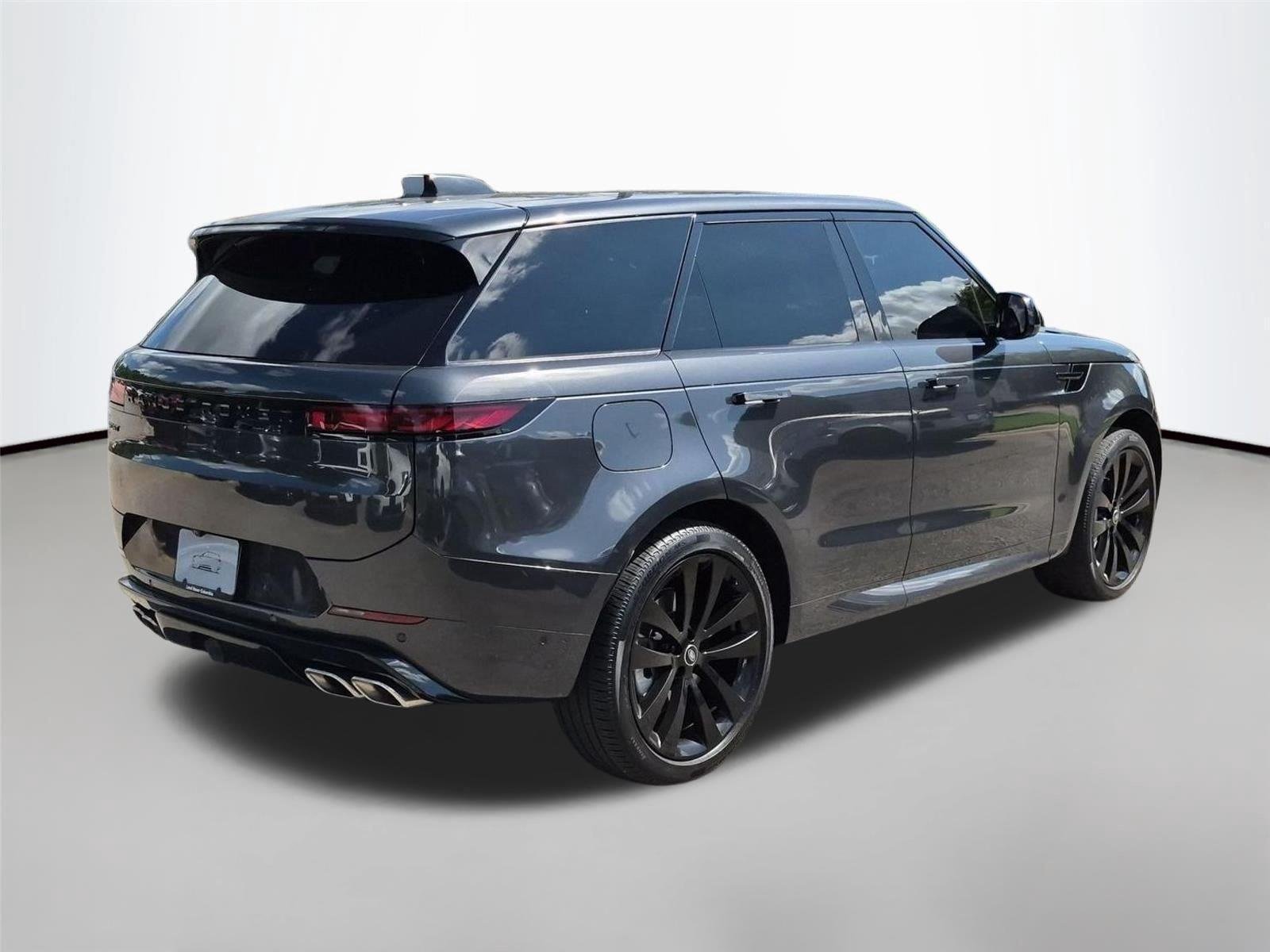 Used 2025 Carpathian Grey Premium Metallic Land Rover Dynamic SE image 5