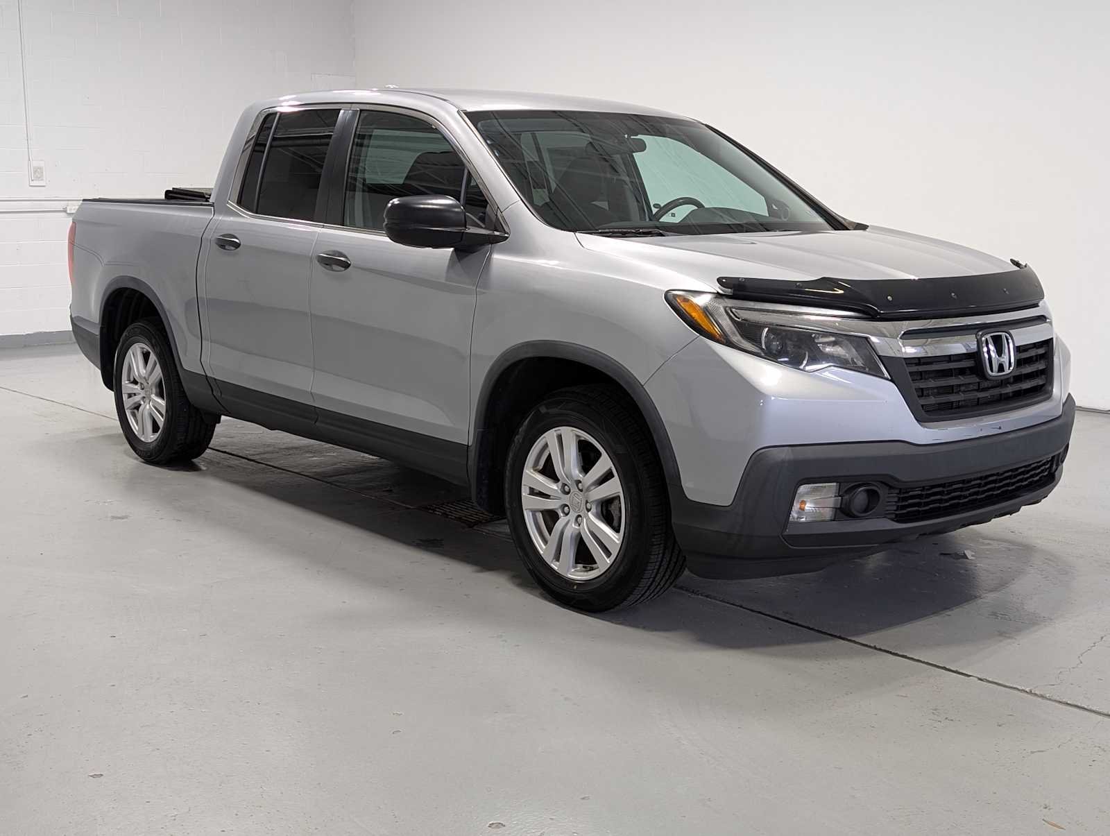 Used 2017 Lunar Silver Metallic Honda RT image 6