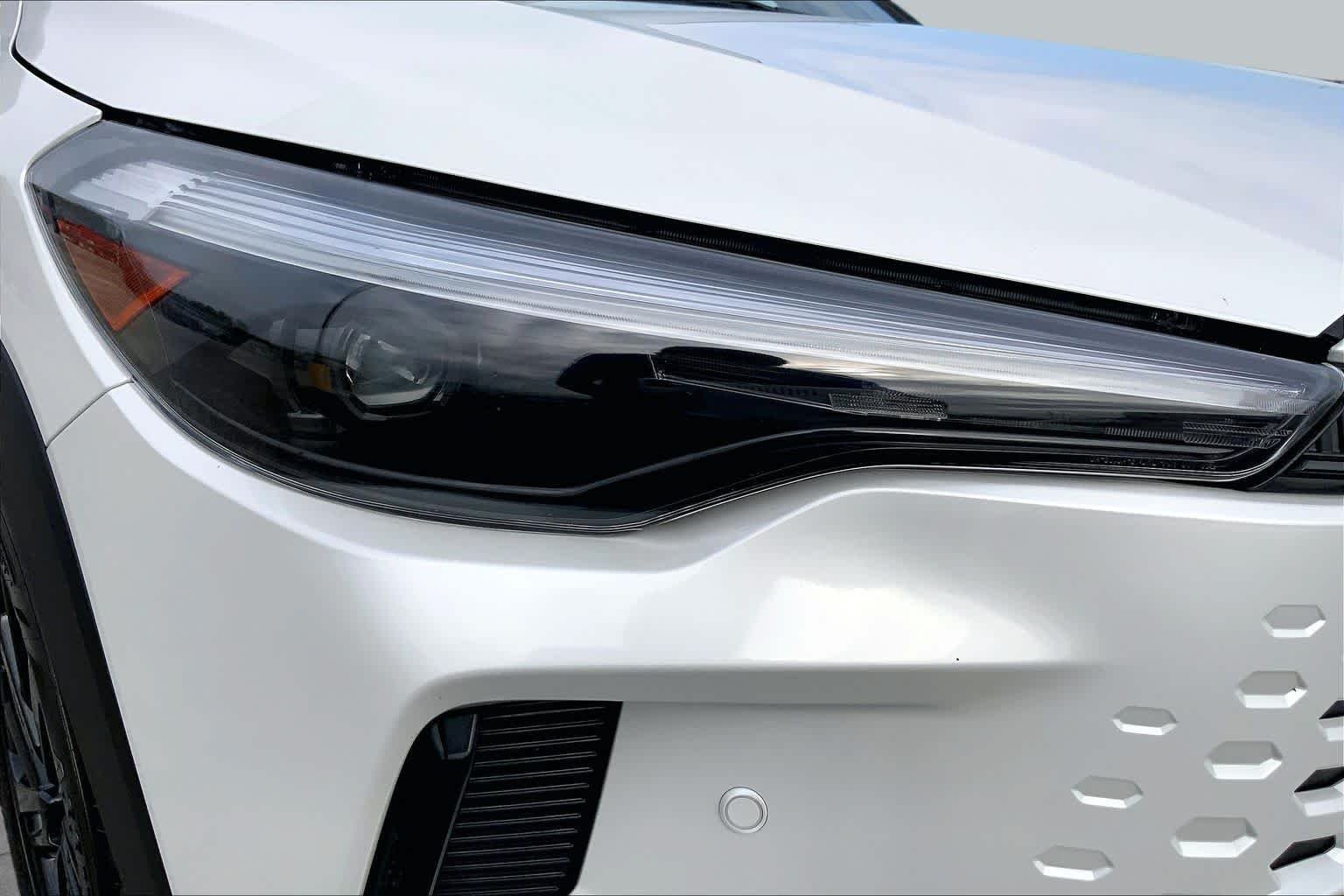 Used 2026 Wind Chill Pearl Toyota Hybrid XSE image 27
