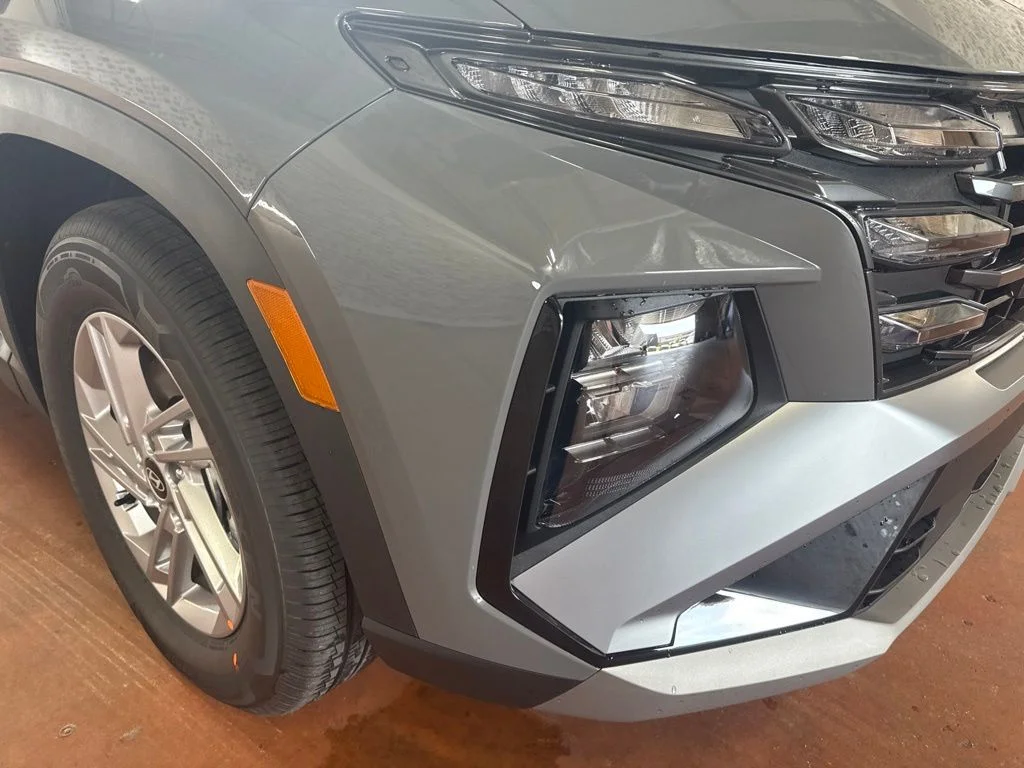 New 2026 Hampton Gray Hyundai SE image 10