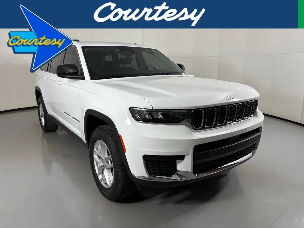 Used 2022 White Jeep Laredo image 1
