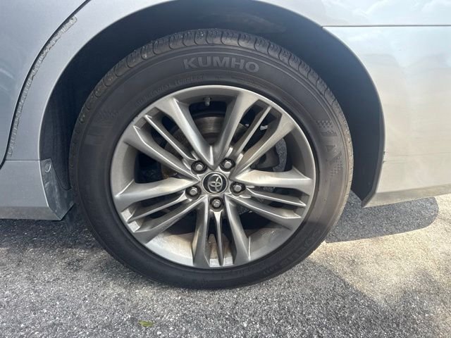 Used 2015 Silver Toyota SE image 11