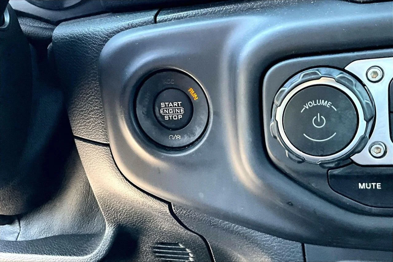 Used 2021 Silver Jeep Sahara High Altitude image 27