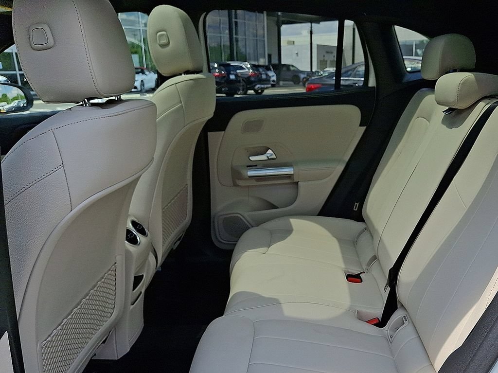 New 2026 Polar White Mercedes-Benz GLA 250 image 25